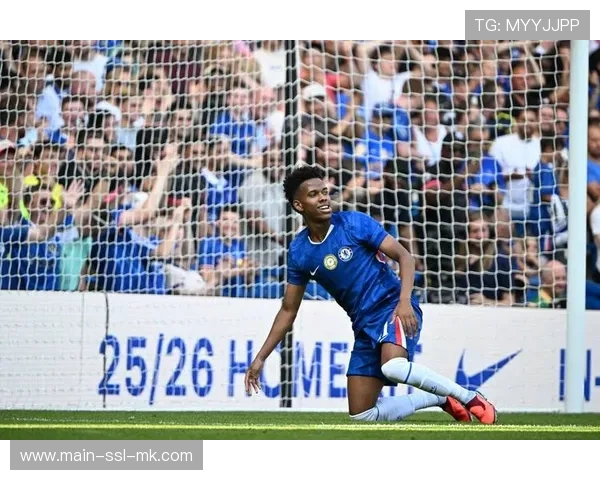 法兰克福门将桑托斯失误分析,年轻球员成长阵痛 法兰克福门将桑托斯失误分析,年轻球员成长阵痛